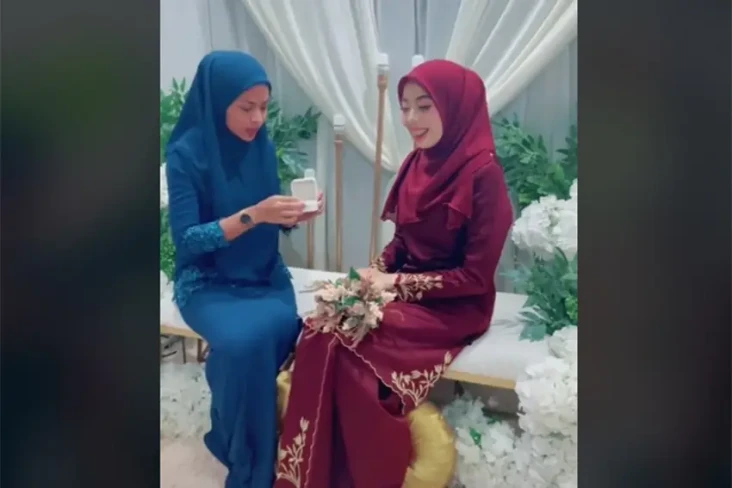 Viral! Wanita Antarkan...
