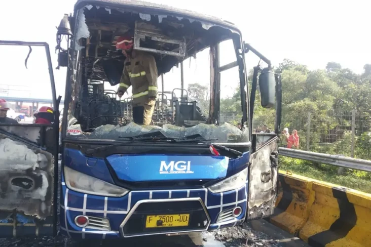 Bus MGI Pelabuhan Ratu-Bogor...