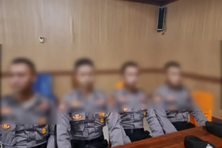 22 Bintara Polisi Diduga...