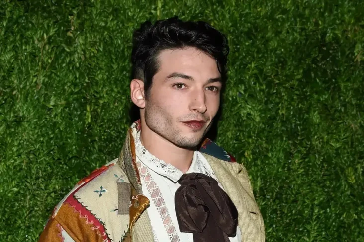Ezra Miller Didakwa...