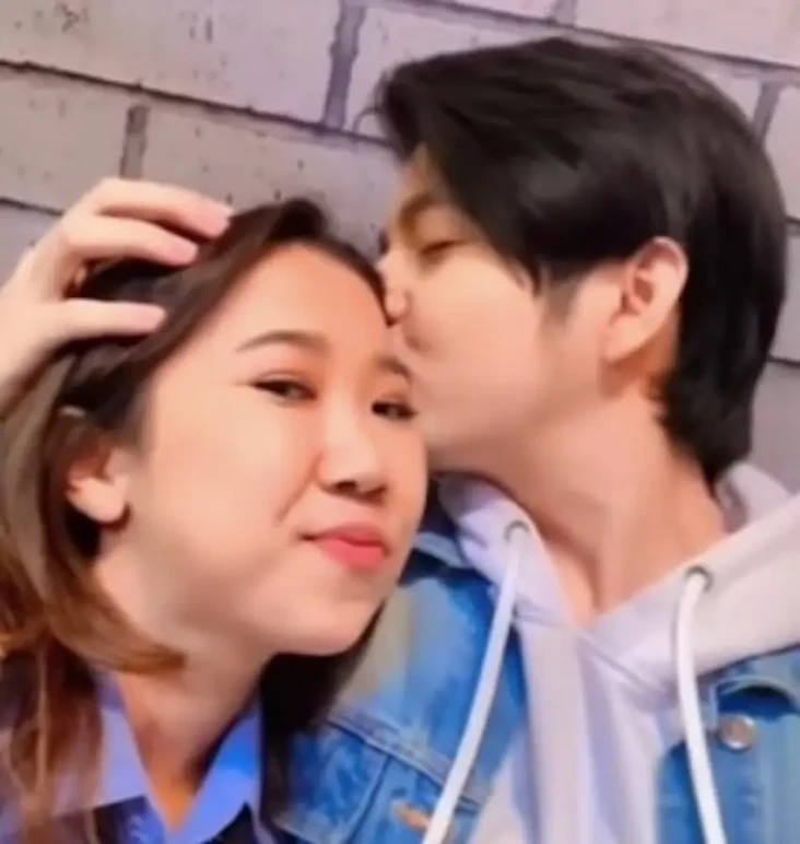 Kiki Saputri Pamer Video...