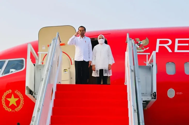 Terbang ke Kalbar, Jokowi...