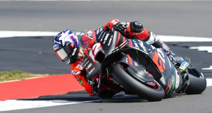 Maverick Vinales: Performa...