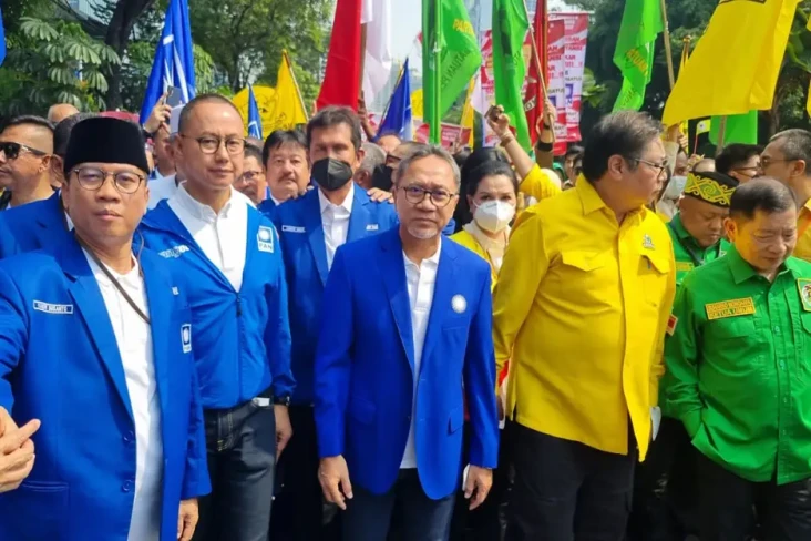 Zulkifli Hasan Pimpin...