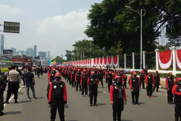 Gelombang Massa Terus...