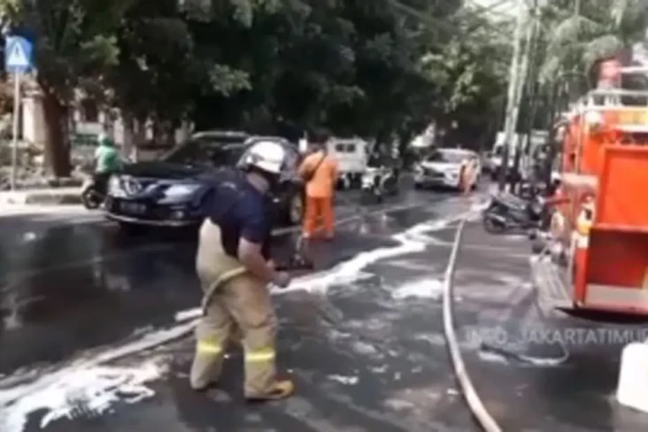 Sejumlah Pemotor Jatuh,...