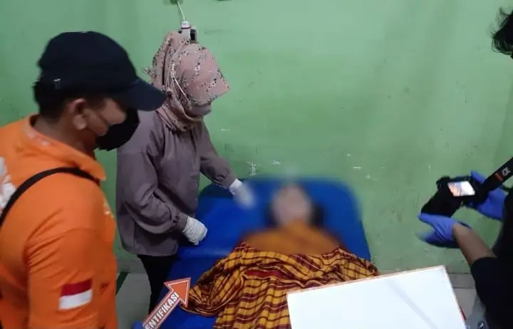 Cekcok dengan Suami,...
