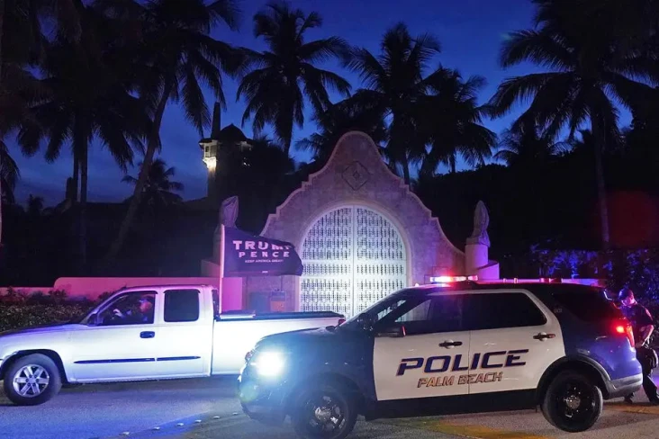 FBI Gerebek Rumah Trump,...