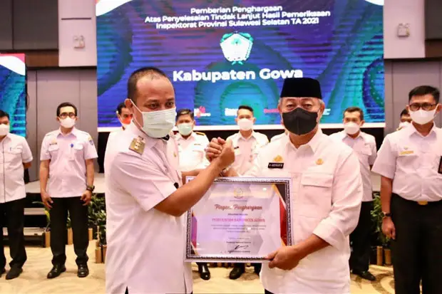 Pemkab Gowa Terima Penghargaan...