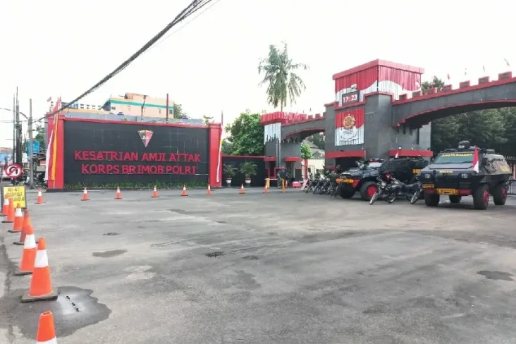 1 Penyidik Polda Metro...