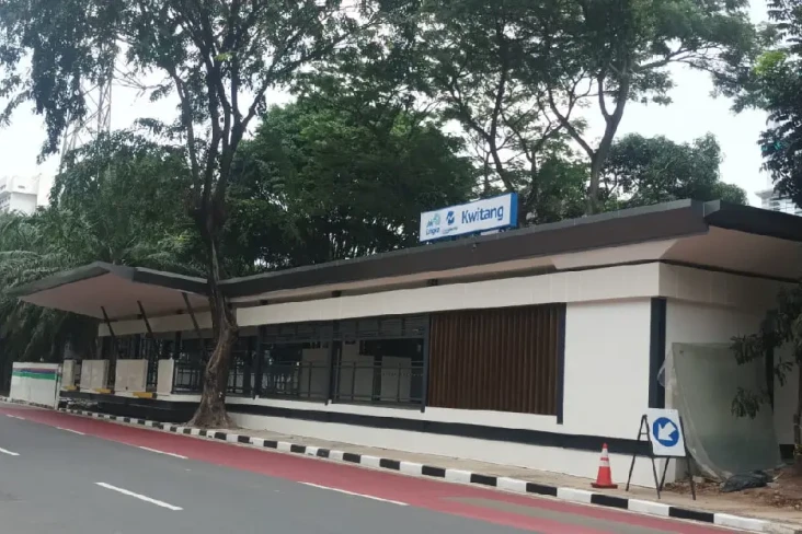 Penampakan Halte Transjakarta...