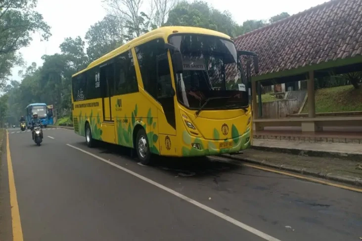 Bus Kuning UI Beroperasi...