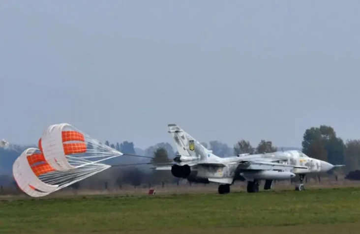 Jet Tempur Su-24 Fencer...
