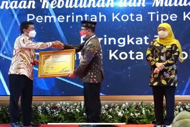 Pemkot Mojokerto Raih...
