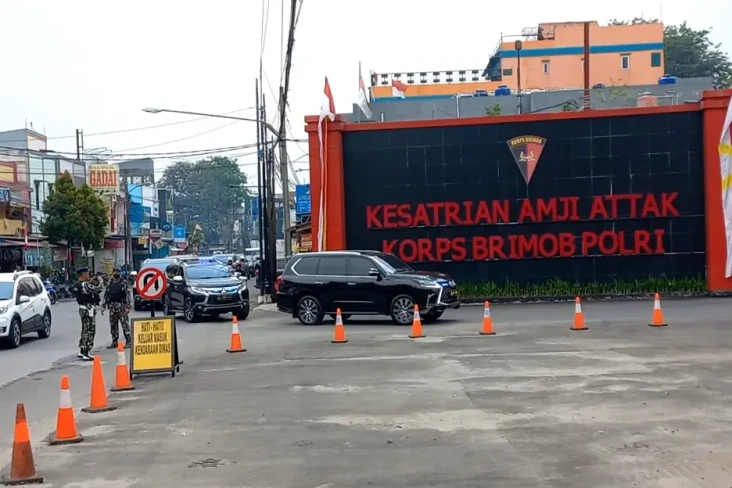 Wakapolri Sambangi Mako...