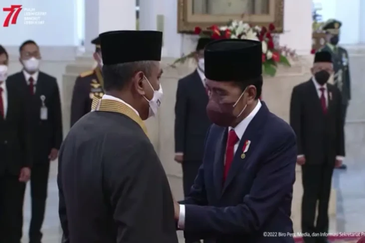 Jokowi Berikan Tanda...
