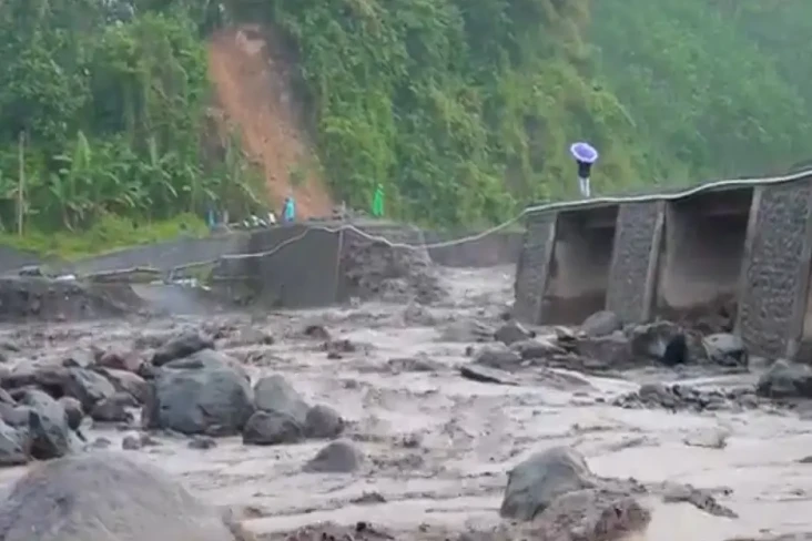 Banjir Lahar Dingin...