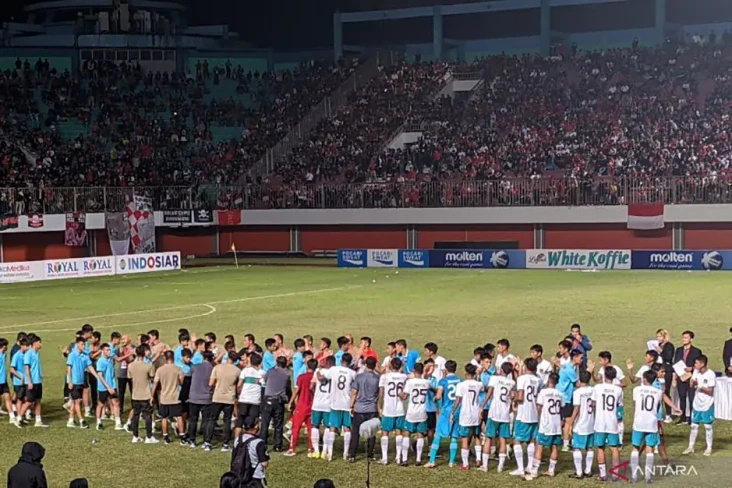 Pelatih Vietnam Terharu...