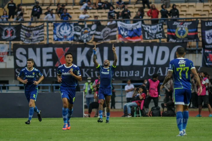 Persib Menang Perdana...