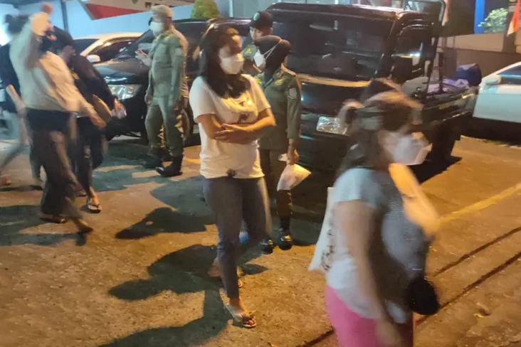 18 Wanita Open BO Diciduk...