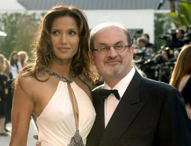 Profil Salman Rushdie,...