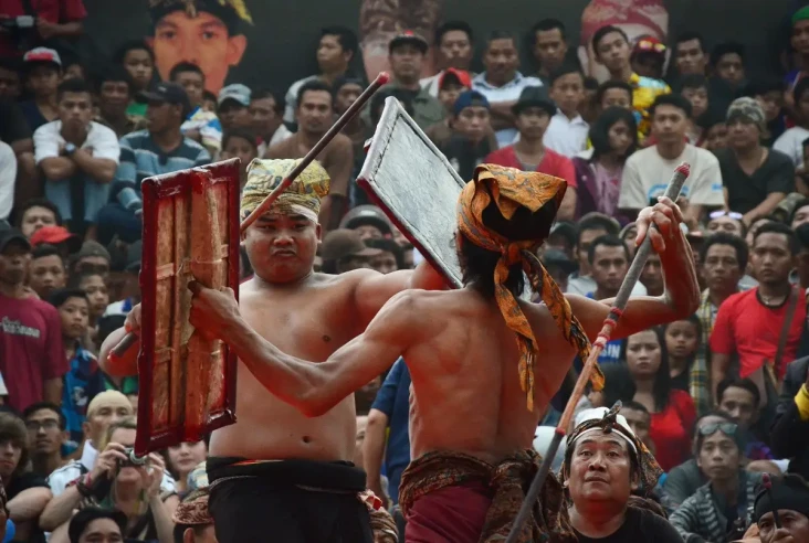 6 Daerah dengan Tradisi...
