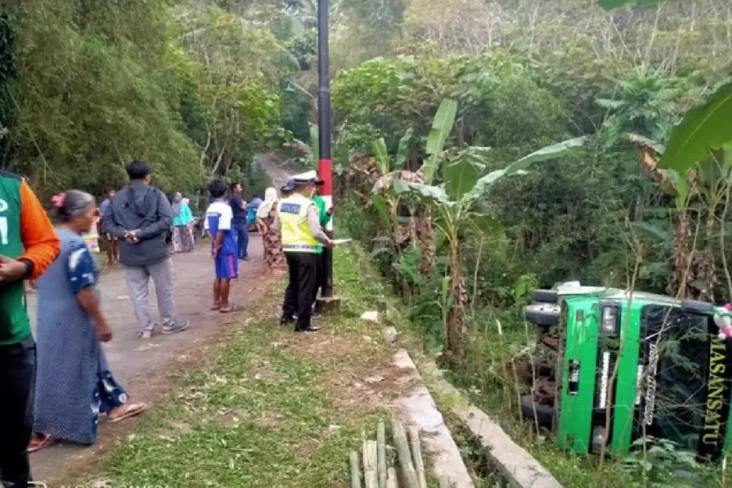 Tak Kuat Nanjak, Bus...