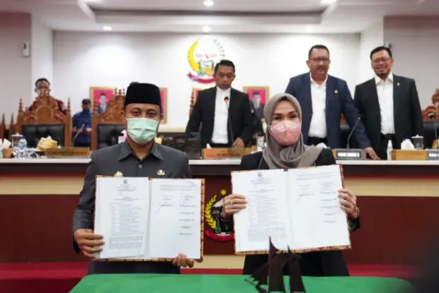 Gubernur dan DPRD Sulsel...