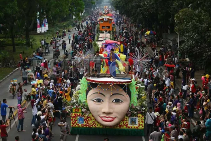 Mobil Hias hingga Marching...