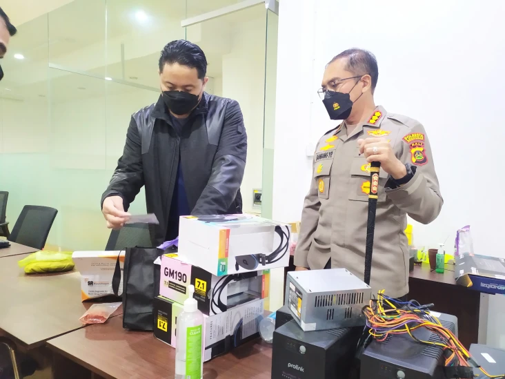 Polisi Gerebek Judi...