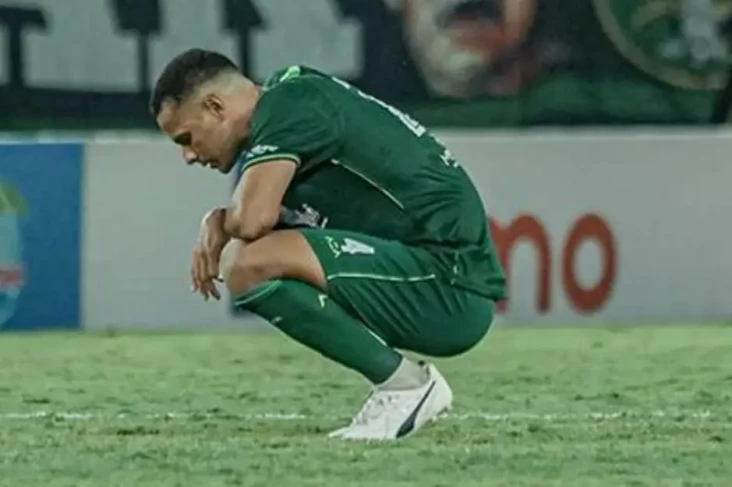 Protes Kinerja Wasit...