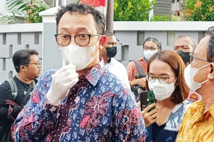 Periksa TKP Rumah Dinas...