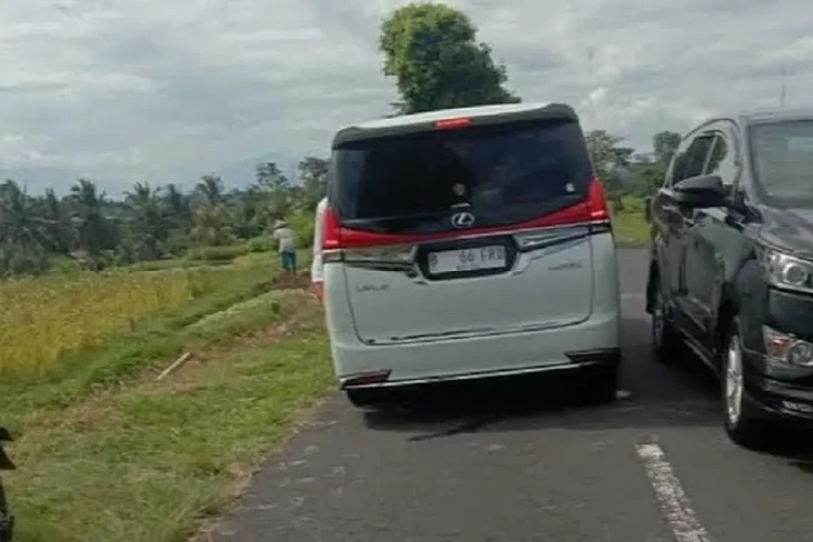 Polisi Tangkap Pengemudi...