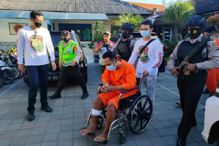 Pelor Panas Polisi Lumpuhkan...