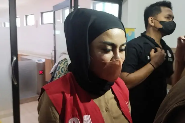 Ayu Azhari dan Sarah...