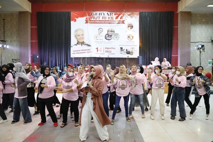 Ratusan Perempuan Bergabung...