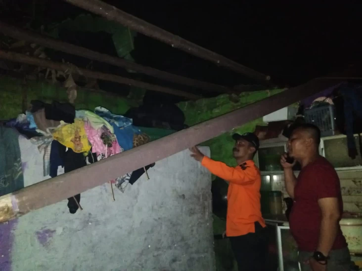 38 Rumah Rusak Dihantam...