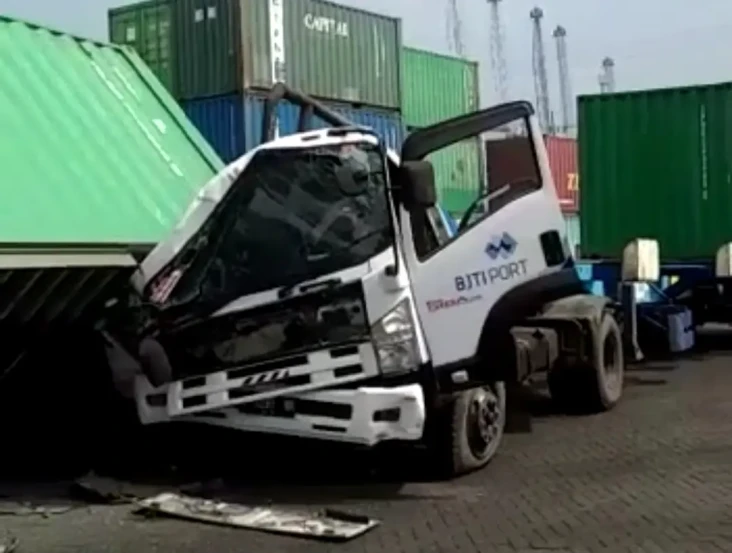 Mengerikan! Sopir Truk...