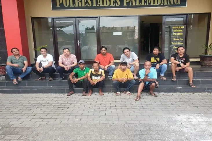 4 Preman Pemalak Sopir...