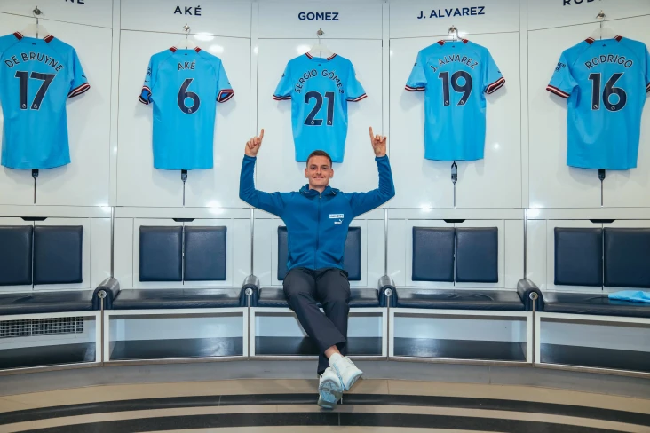 Sergio Gomez Resmi Berseragam...