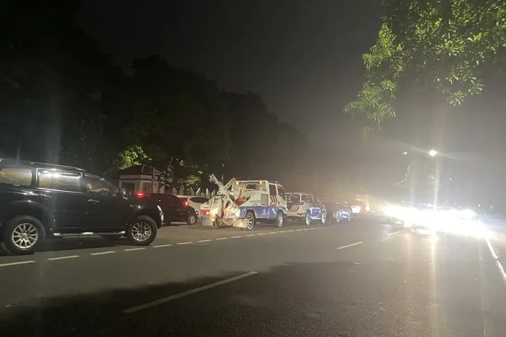 Jelang Renungan Suci,...