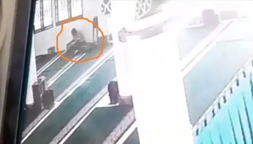 Pura-pura Sholat, Pria...
