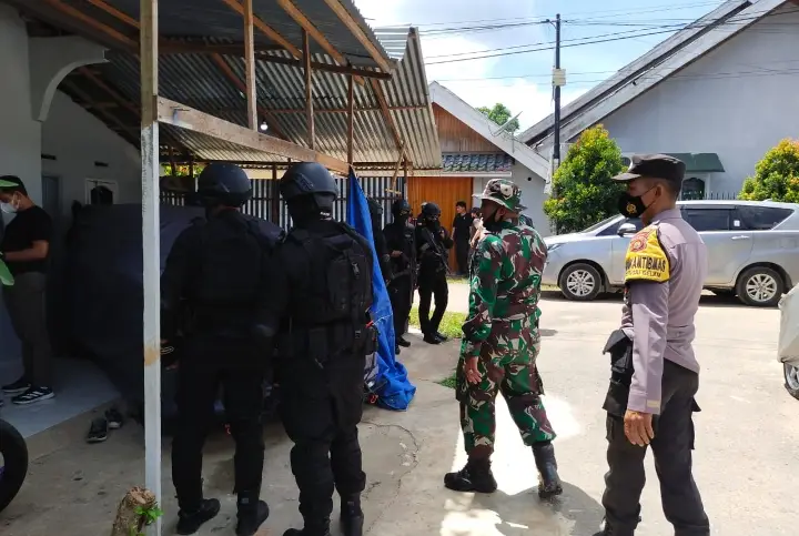 Geledah Rumah Terduga...