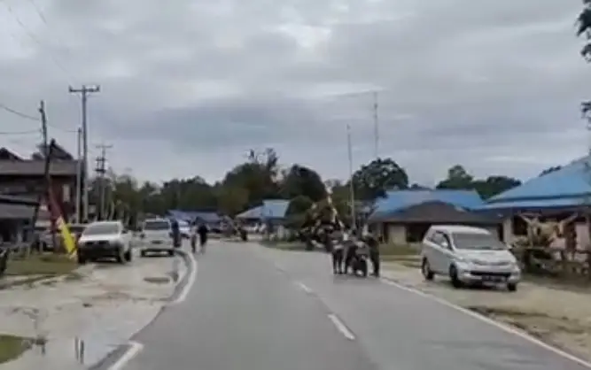 Pasukan Gabungan TNI-Polri...