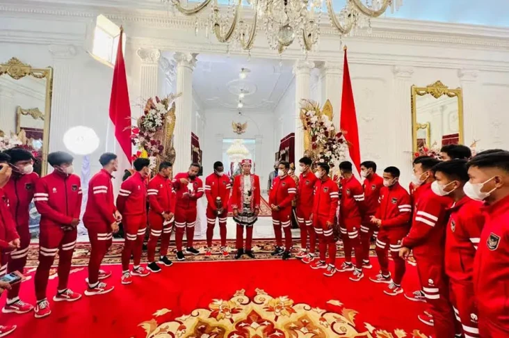 Presiden Jokowi ke Timnas...