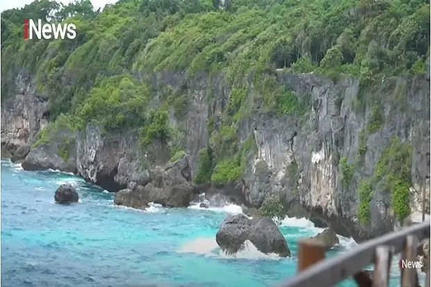 Dikelilingi Pemandangan...