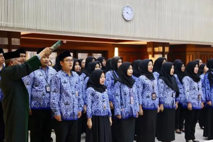 Cek Daftar Gaji Golongan...