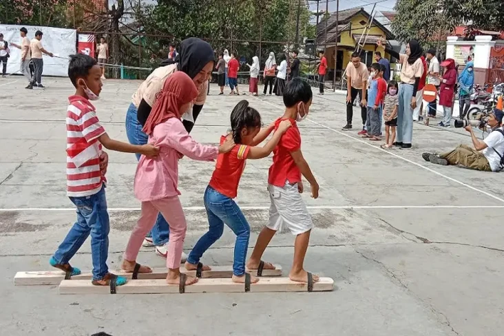2 Tahun Mati Suri, Warga...