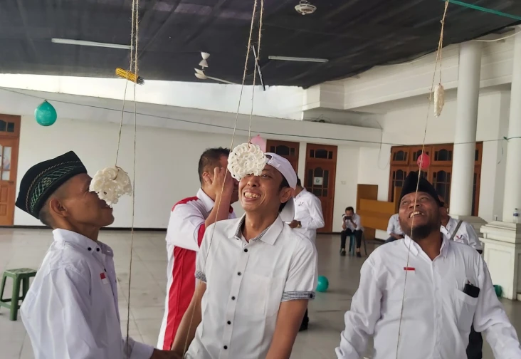 Peringati HUT Ke-77...