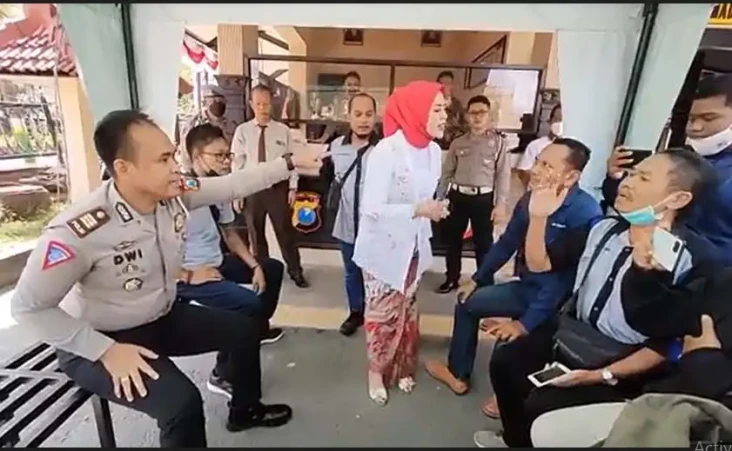 Marah Istrinya Diduga...